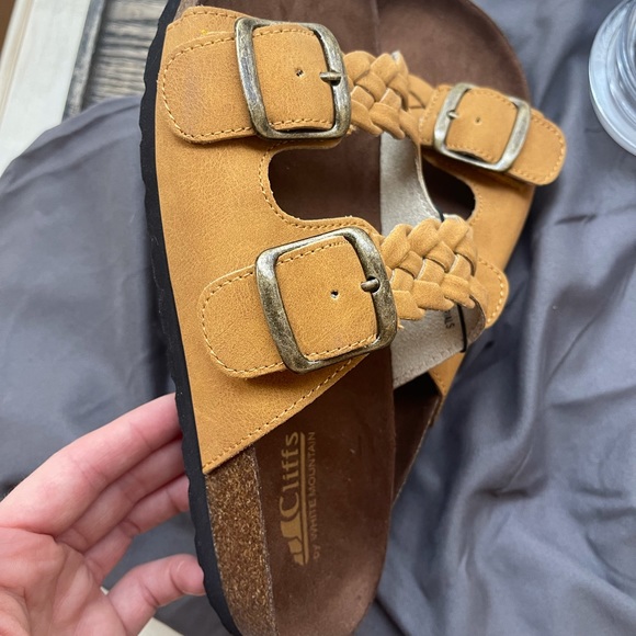 Women’s Size 7 Sandal - Yellow/Gold Cliffs By White Mountain - Picture 2 of 3